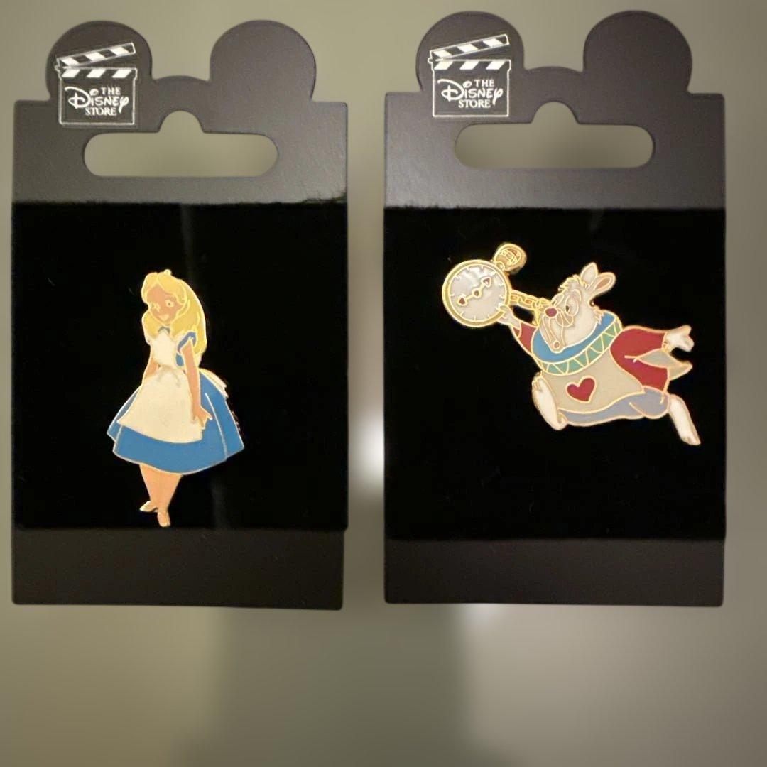 ⑬ディズニーストア アリスとホワイトラビット ピンバッジセット