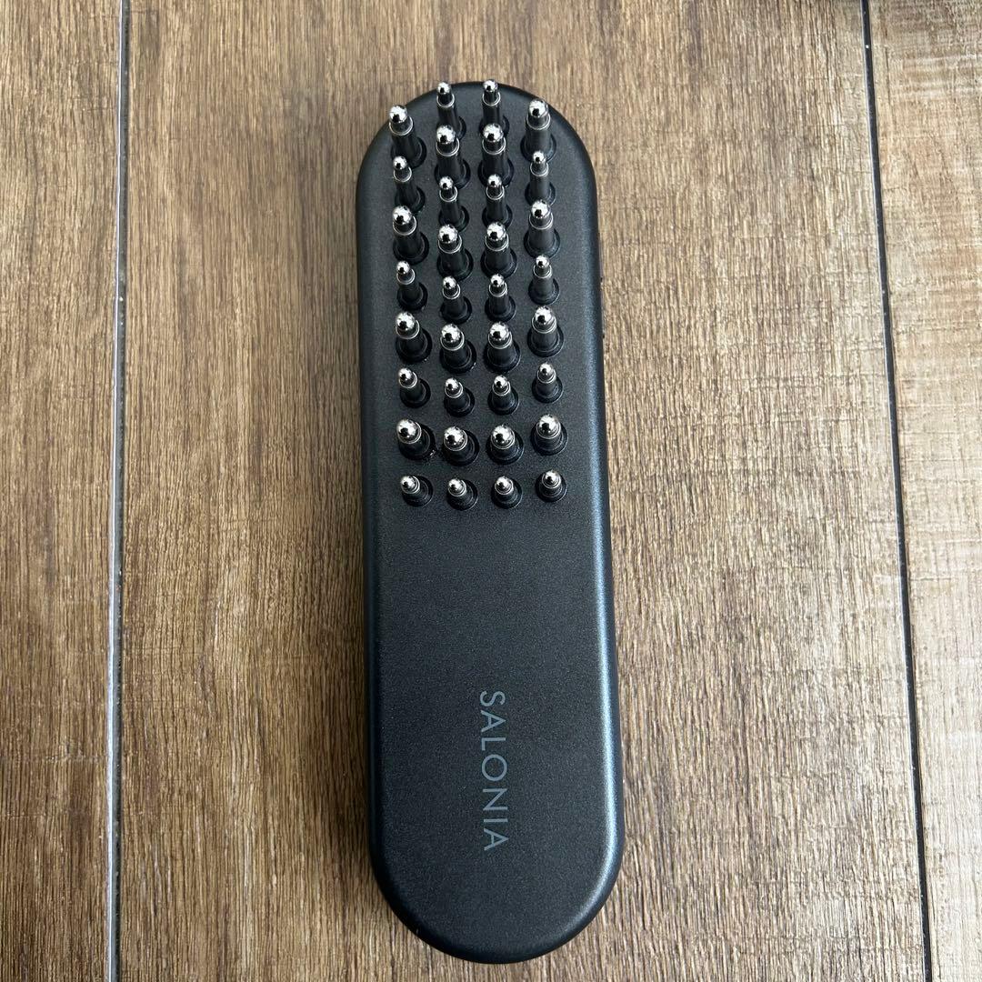 美品】サロニアEMSリフトブラシ 3Dケア 電気ブラシ 美顔器 - メルカリ