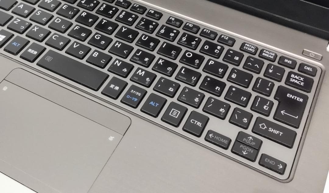 13.3FHD R63/D 6世代Core I5 8GB 256GB W11