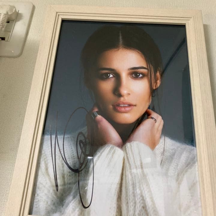 ナオミ・スコット　直筆サイン ナオミ・スコット自筆サイン入写真 Naomi Scott / ビブリオ / 古本