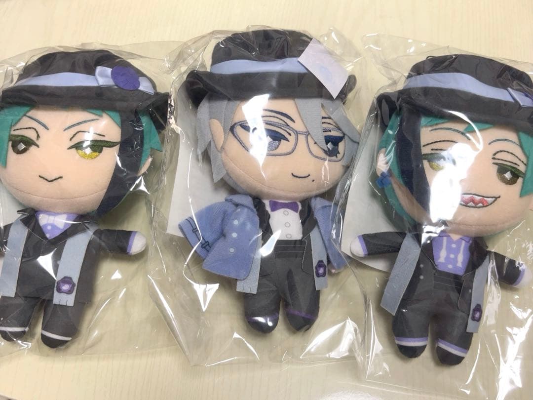 ツイステ オクタヴィネル アズール ジェイド フロイド ぬいぐるみ