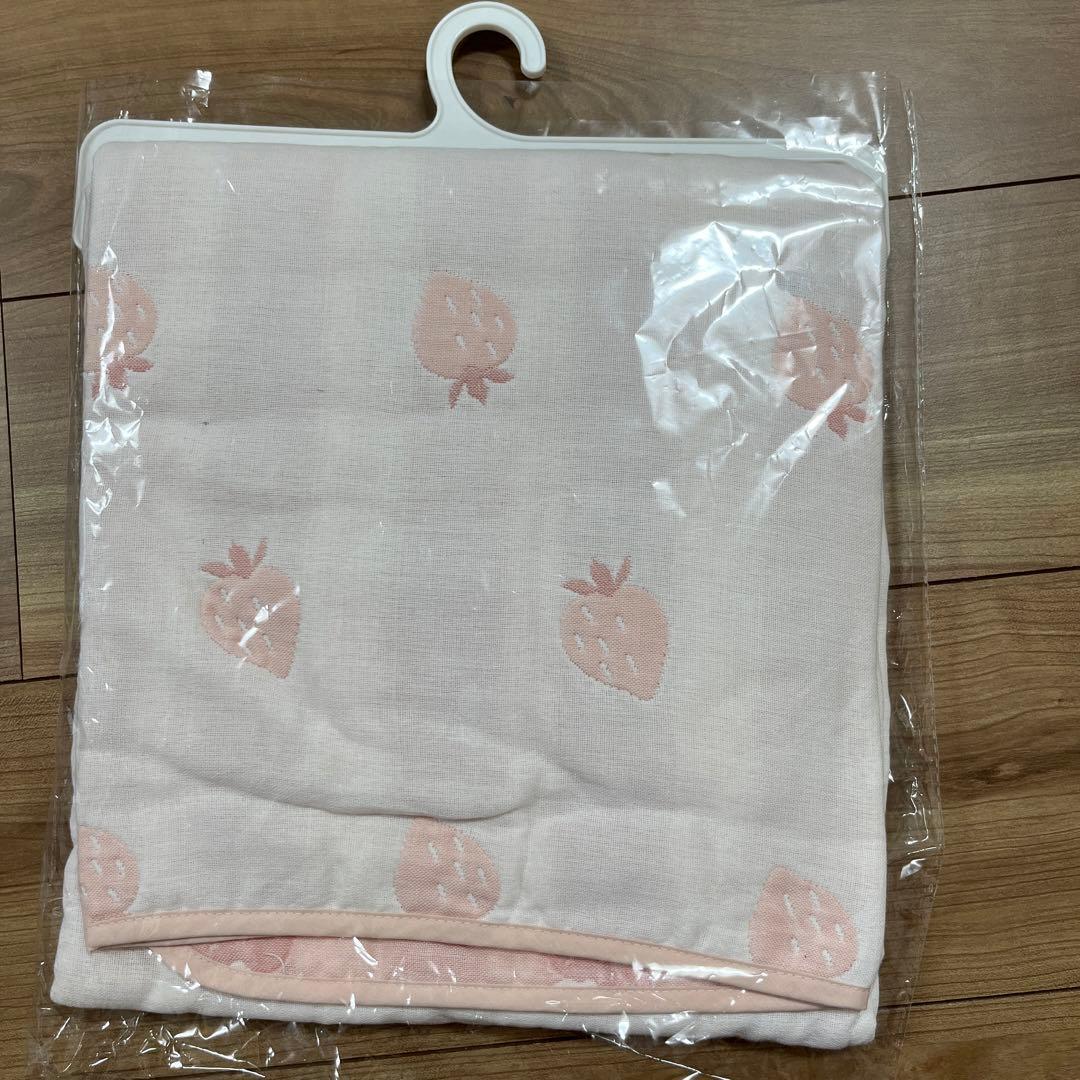 西松屋いちご柄 ガーゼケット 85cm x 115cm - メルカリ