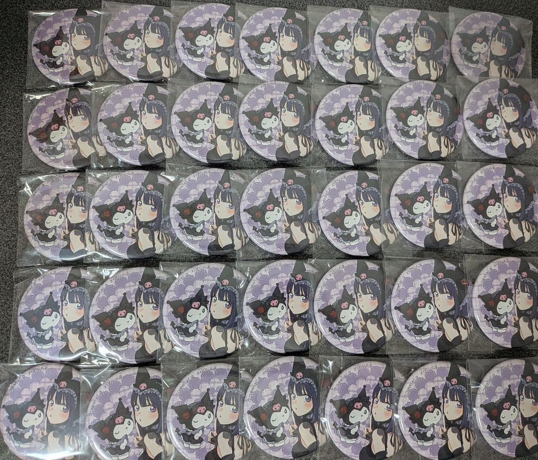 その着せ替え人形は恋をする　サンリオ　黒江雫缶バッジ その着せ替え人形は恋をする 着せ恋 サンリオ クロミ 黒江雫 缶バッジ