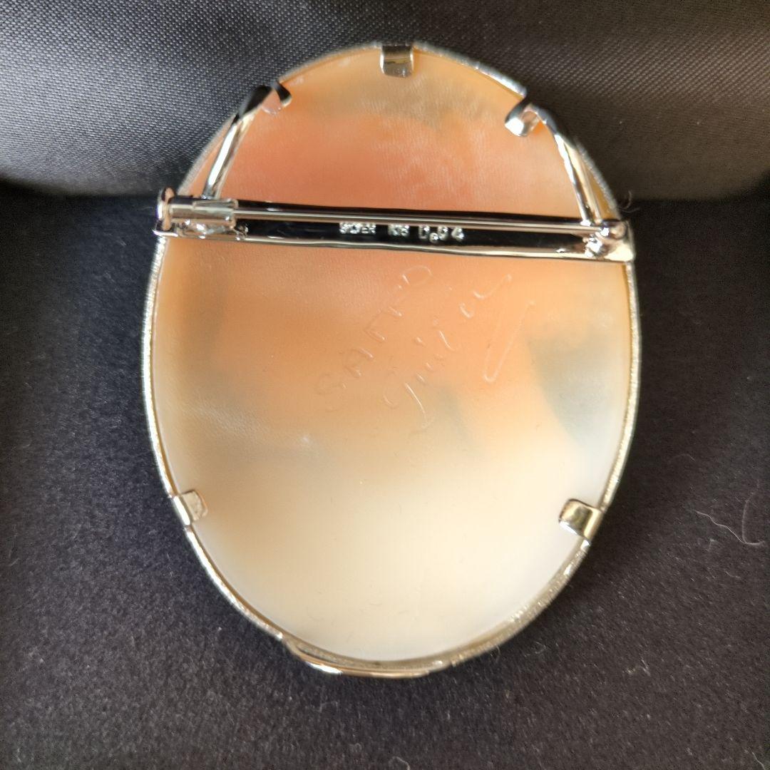 シェルカメオブローチ(作家物）ジュゼッペ・テソリエーレ作 - メルカリ