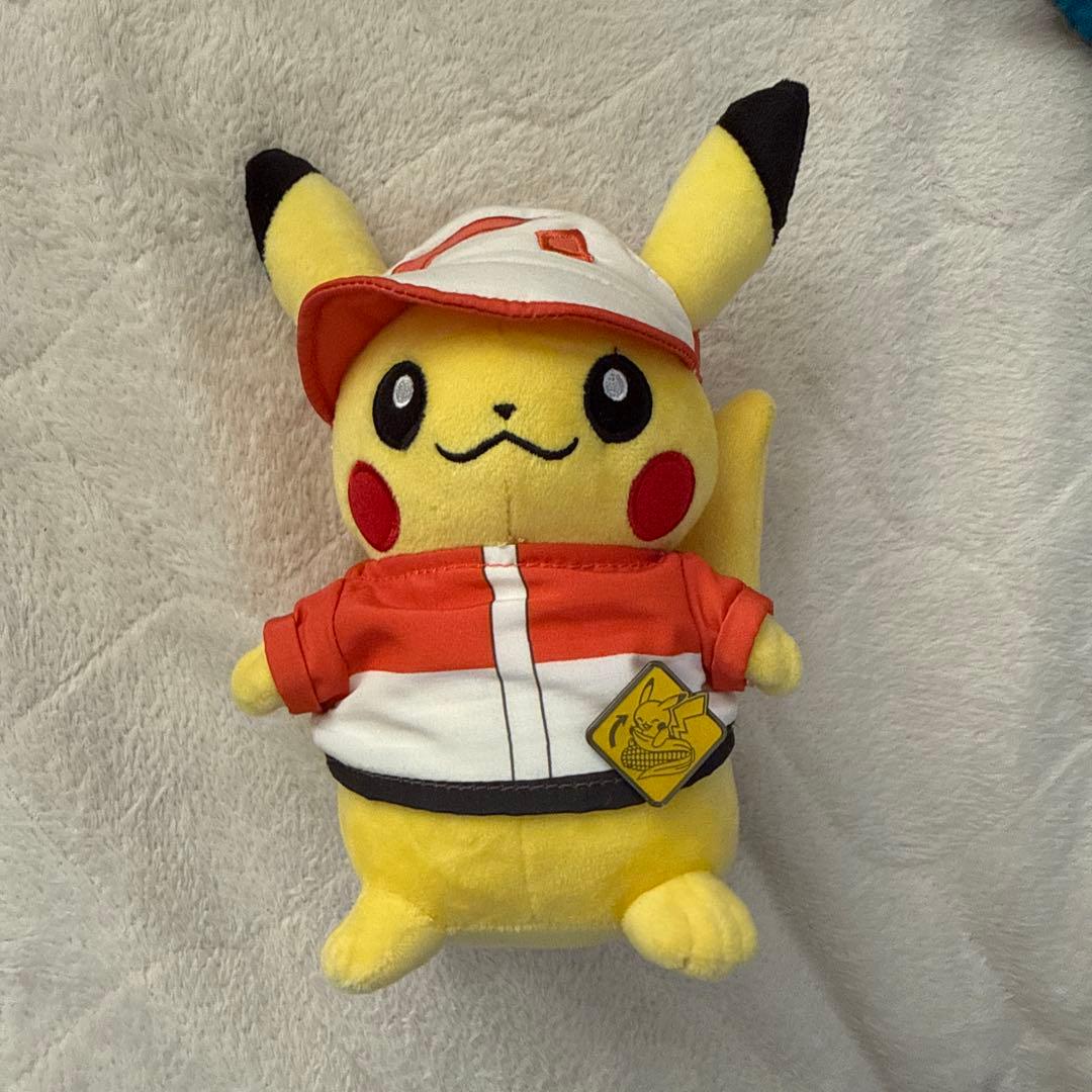 ピカチュウ ぬいぐるみ ポケモントレーナー レッド バッジ付き ピカチュウ ぬいぐるみ ポケモントレーナー レッド バッジ付き 2026年