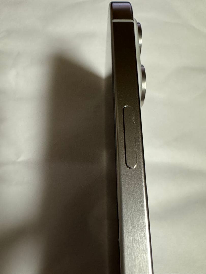 iPhone15promax 1.02TB バッテリー89% 赤ロム保証 白