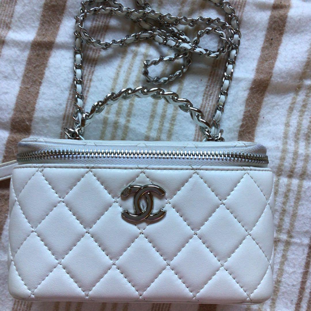 シャネル ラインストーンハンドルチェーンショルダーバッグホワイト