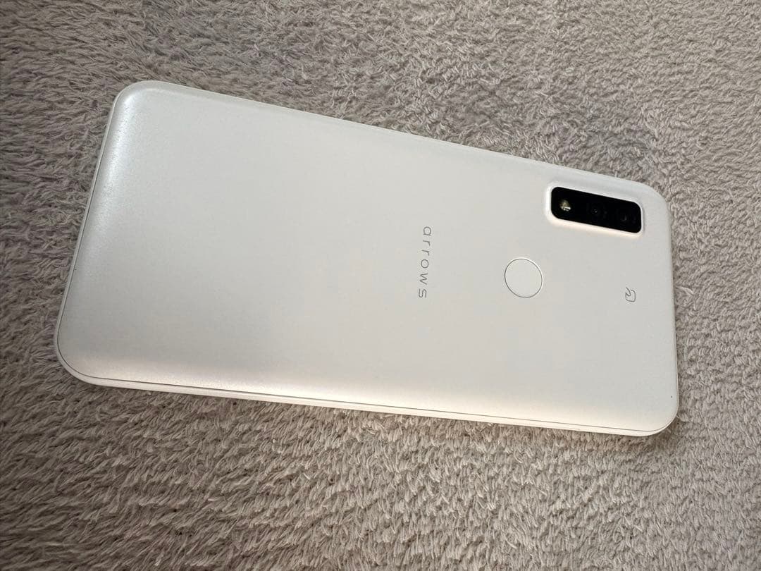 アローズwe a101fc ホワイト スマートフォン 本体 - メルカリ