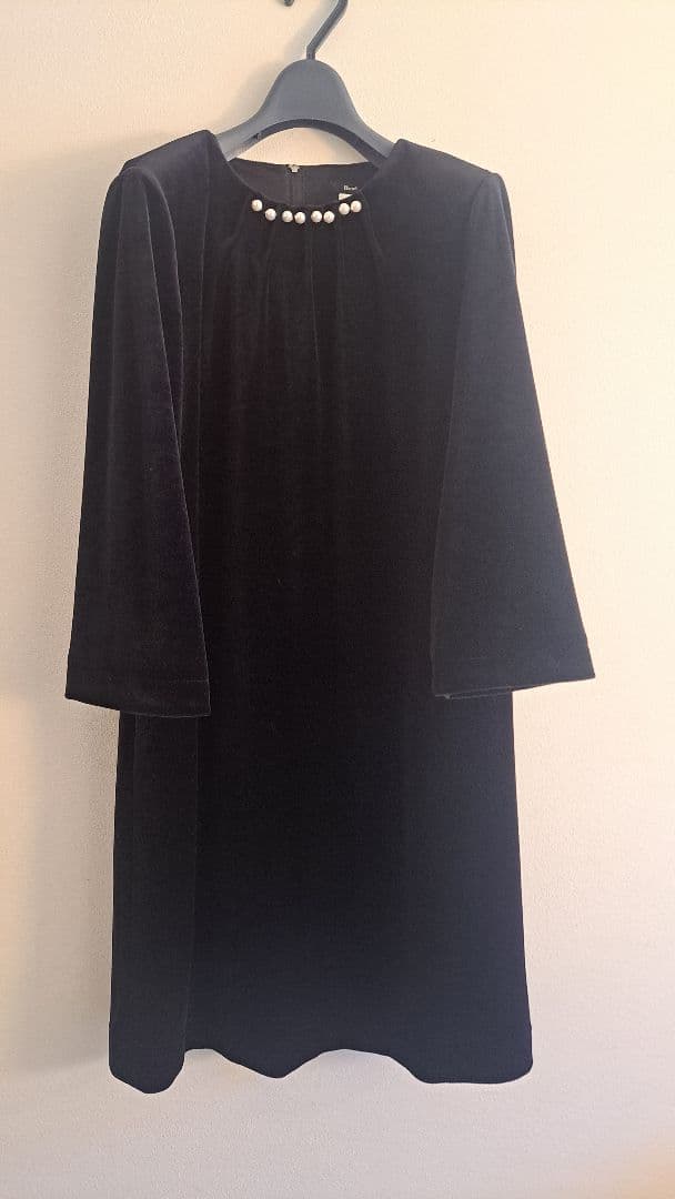 René basic ブラックベロアワンピース 　パール　レア長袖　36 ドレープベロアワンピ | ロングワンピース | NOELA OFFICIAL WEB STORE