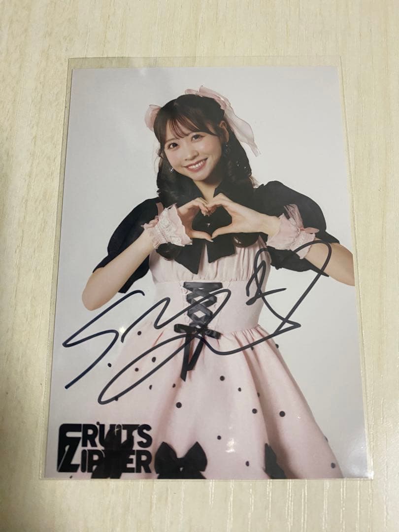 櫻井優衣 サイン入り生写真 - メルカリ