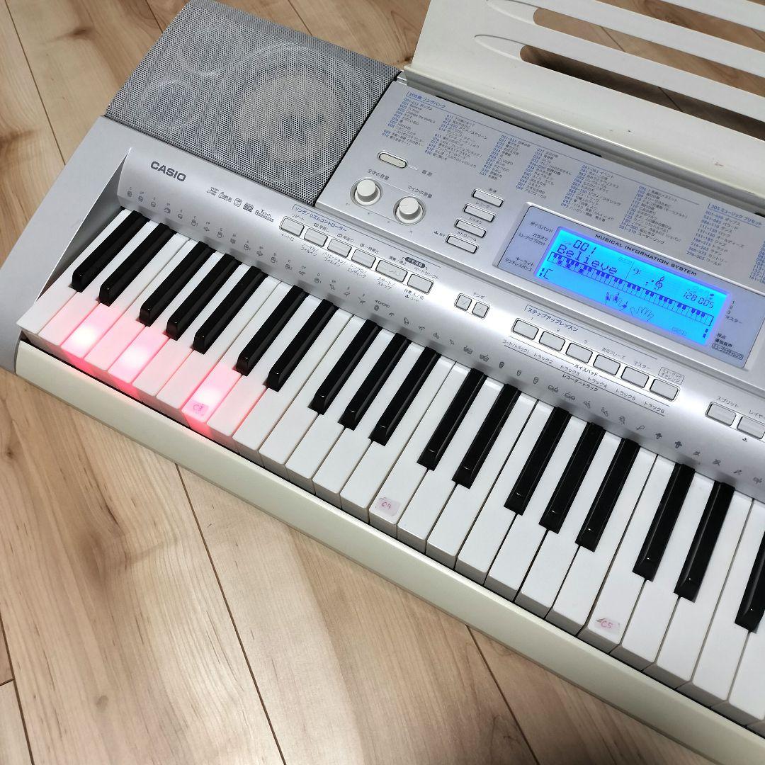 CASIO 電子キーボード 光ナビ 61鍵盤 ホワイト LK-207 Amazon.co.jp: CASIO 光ナビゲーションキーボード(61鍵盤) LK-207 LK