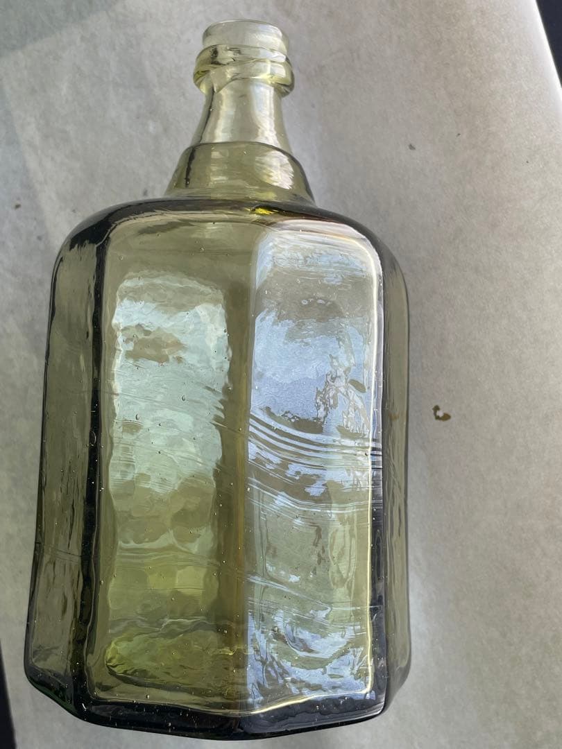 倉敷ガラス 酒瓶 黄緑色 八角形ガラスボトル 外村吉之助