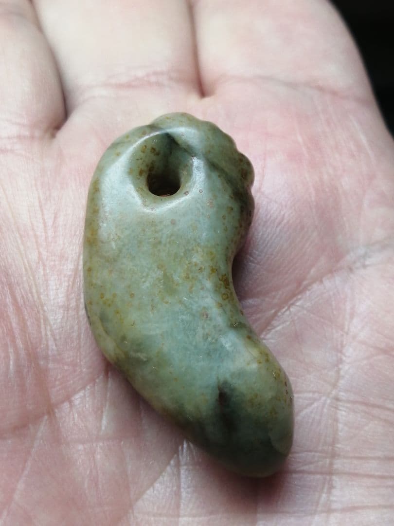 ★縄文期『古代翡翠勾玉』出土品　4.2cm 埋蔵文化財　本物の『古代翡翠』です