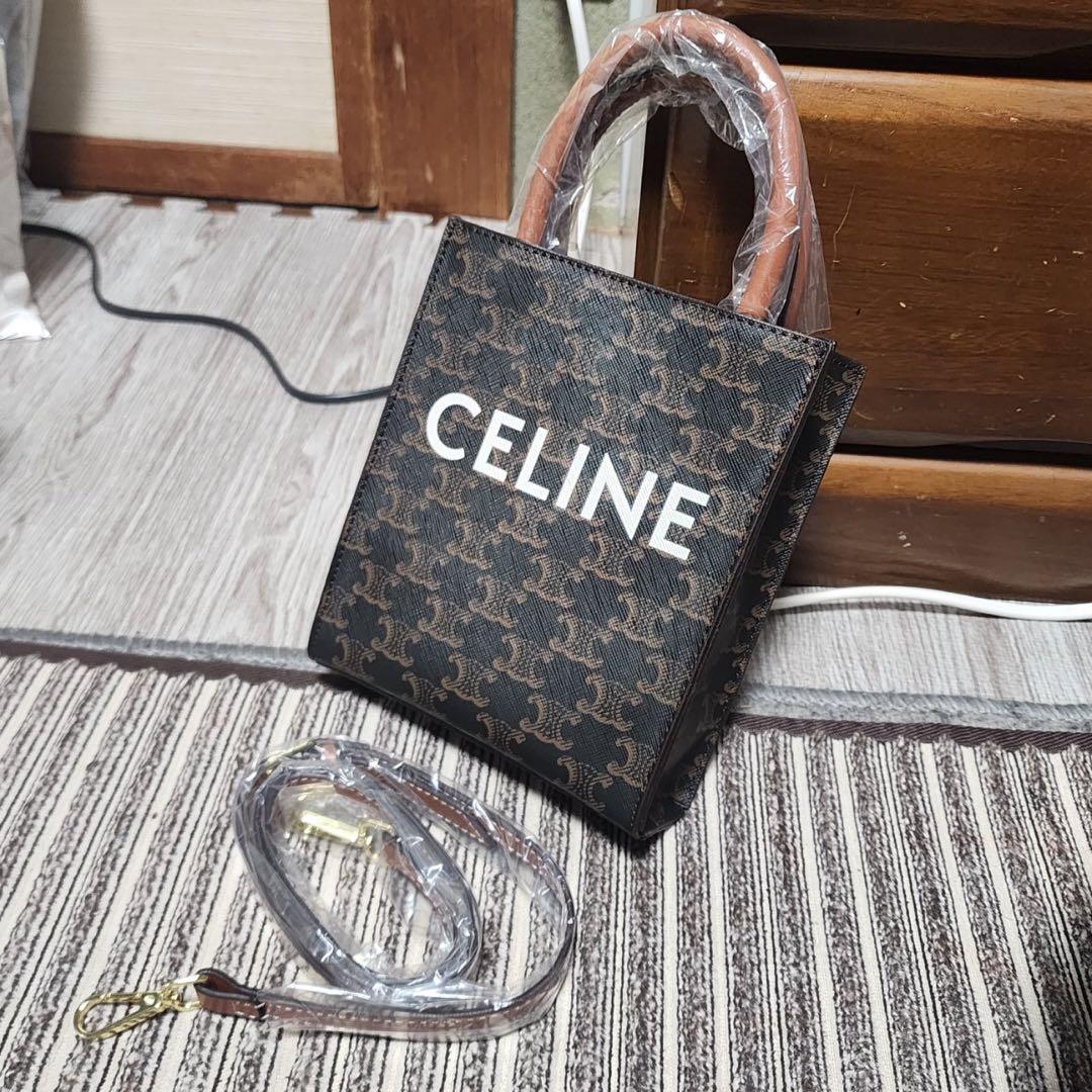 り*ぃ様 CELINE　カバン　ハンドバッグ　ショルダーバッグ　ノベルティ　セリ BLACKPINK LISAさん着用 CELINE ミディアムティリーバッグ (CELINE