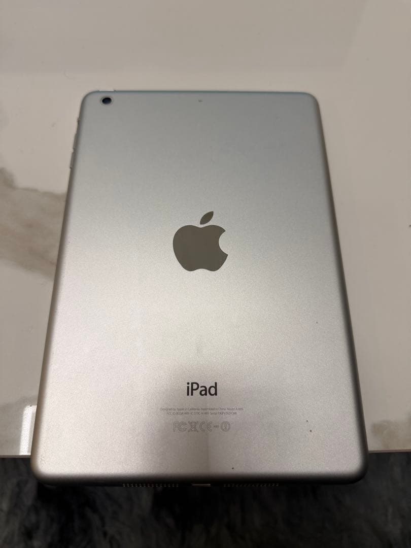 Apple iPad シルバー ホワイト - メルカリ