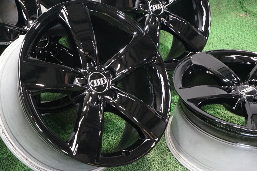 アウディ純正　カスタムブラックエディション A1 A4 A5 A6 Q5 Q5（アウディ）ブラックエディション（2018年9月）｜カタログから