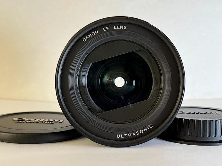 キヤノン CANON EF 20-35mm F3.5-4.5 USM