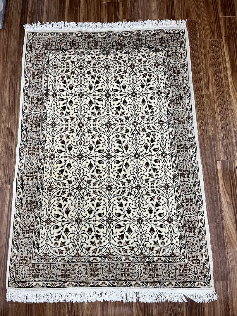 川*郎様 トルコ手織り絨毯。ウル-コットン。丸洗い済み．4番目の写真。 トルコ製 ウィルトンラグ フルール 1.5～6畳 – 【公式】rugoo CARPET