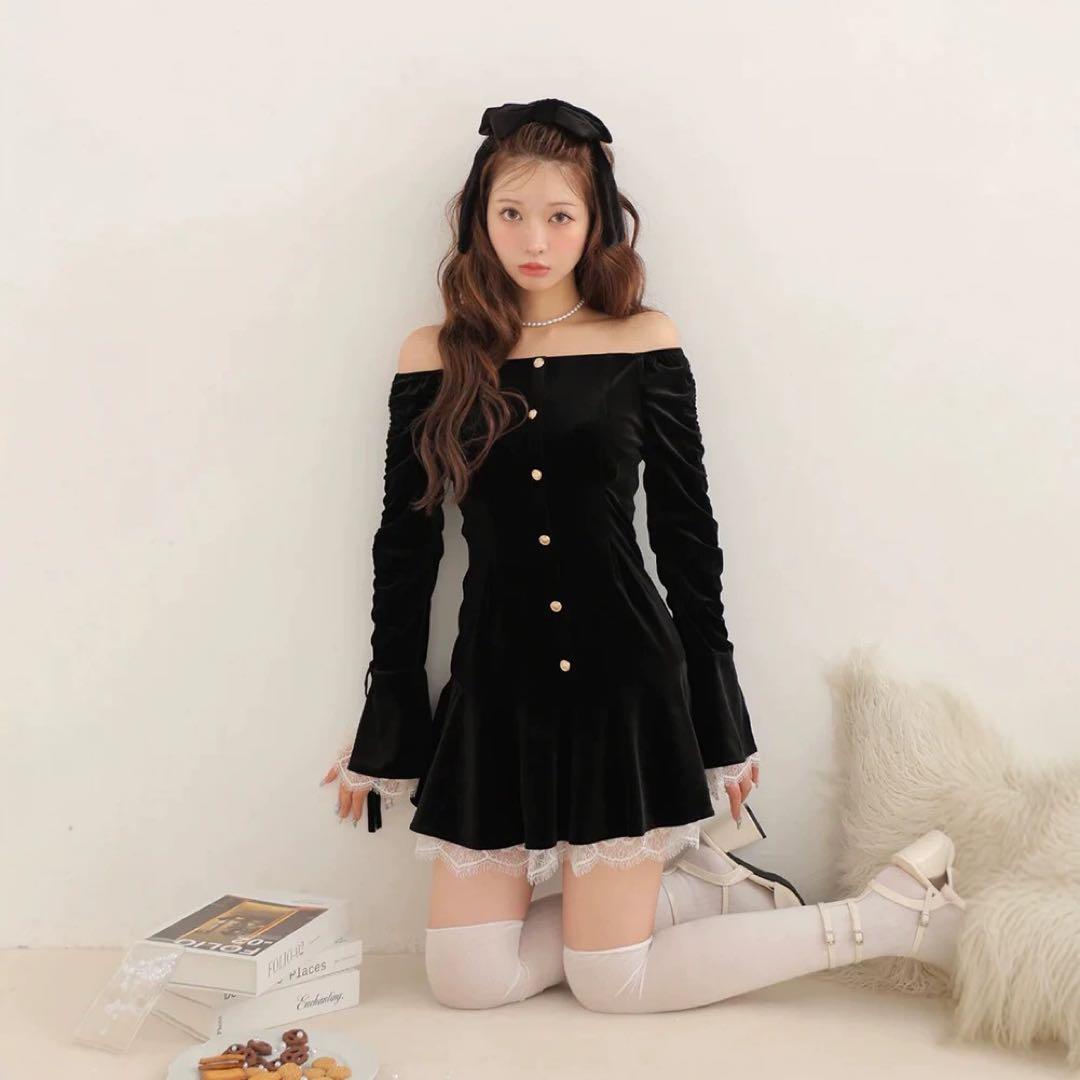 M me eme Classical velvet mini onepiece - メルカリ