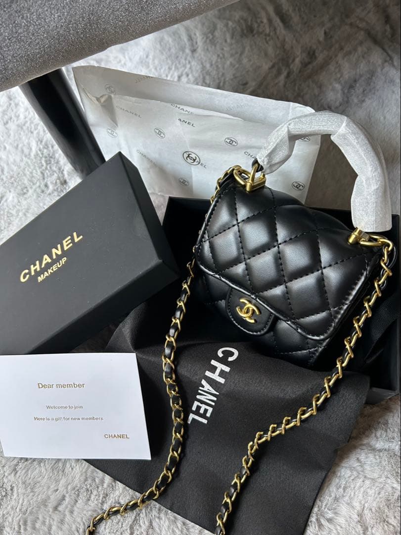 CHANEL ノベルティ ミニショルダーバッグ ミラー付き 新品 CHANEL シャネル ノベルティ ショルダーバッグ ミラー付き