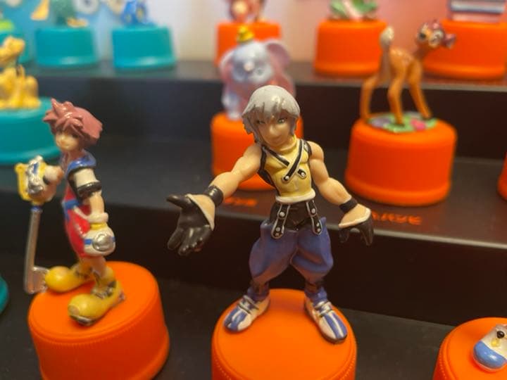 キングダムハーツ×アサヒ飲料 ボトルキャップ&キーチェーン - メルカリ