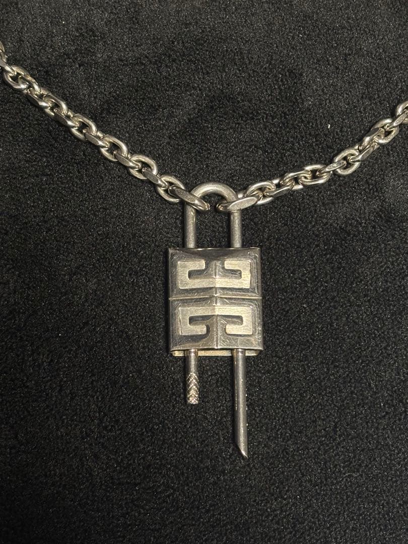 Givenchy パドロック ネックレス 南京錠 シルバー 4G ロック - メルカリ