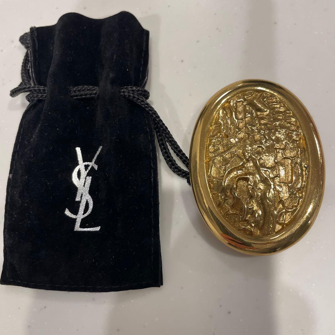 Yves Saint Laurent イヴ•サンローラン ブローチ フランス製 楽天市場】イヴ・サンローラン YVES SAINT LAURENT YSL ロゴ ブローチ