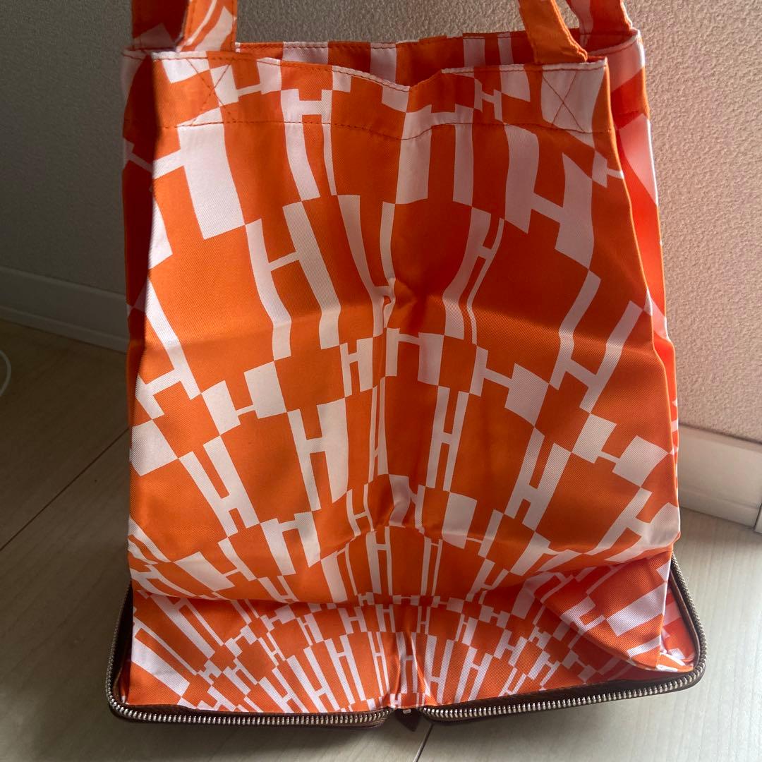 エルメス　シルキーポップ　エコバッグ エルメスのエコバッグ「シルキーポップ」の特徴は？ 定価やサイズ感も