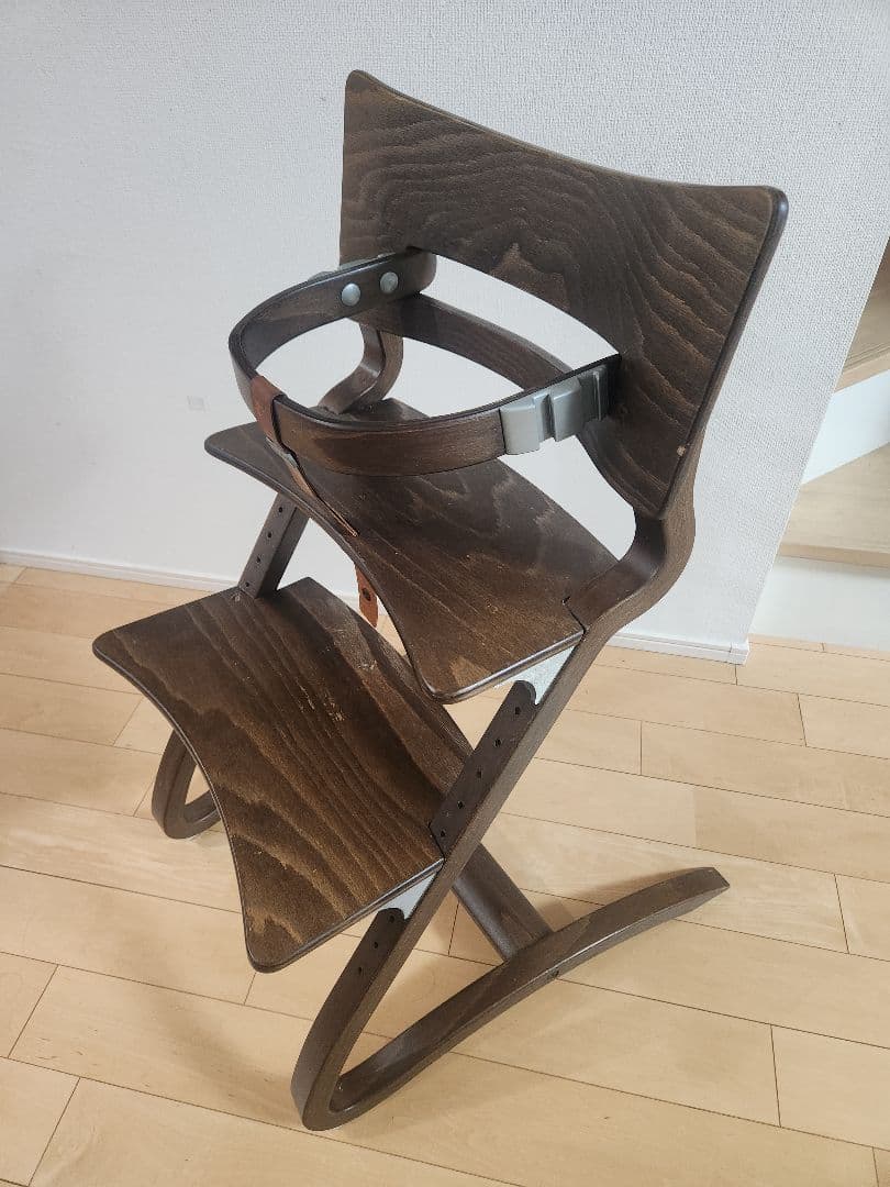 Leander ハイチェアー　ウォルナット 販売Leander リエンダー ハイチェア 商品詳細 - 株式会社愛育ベビー