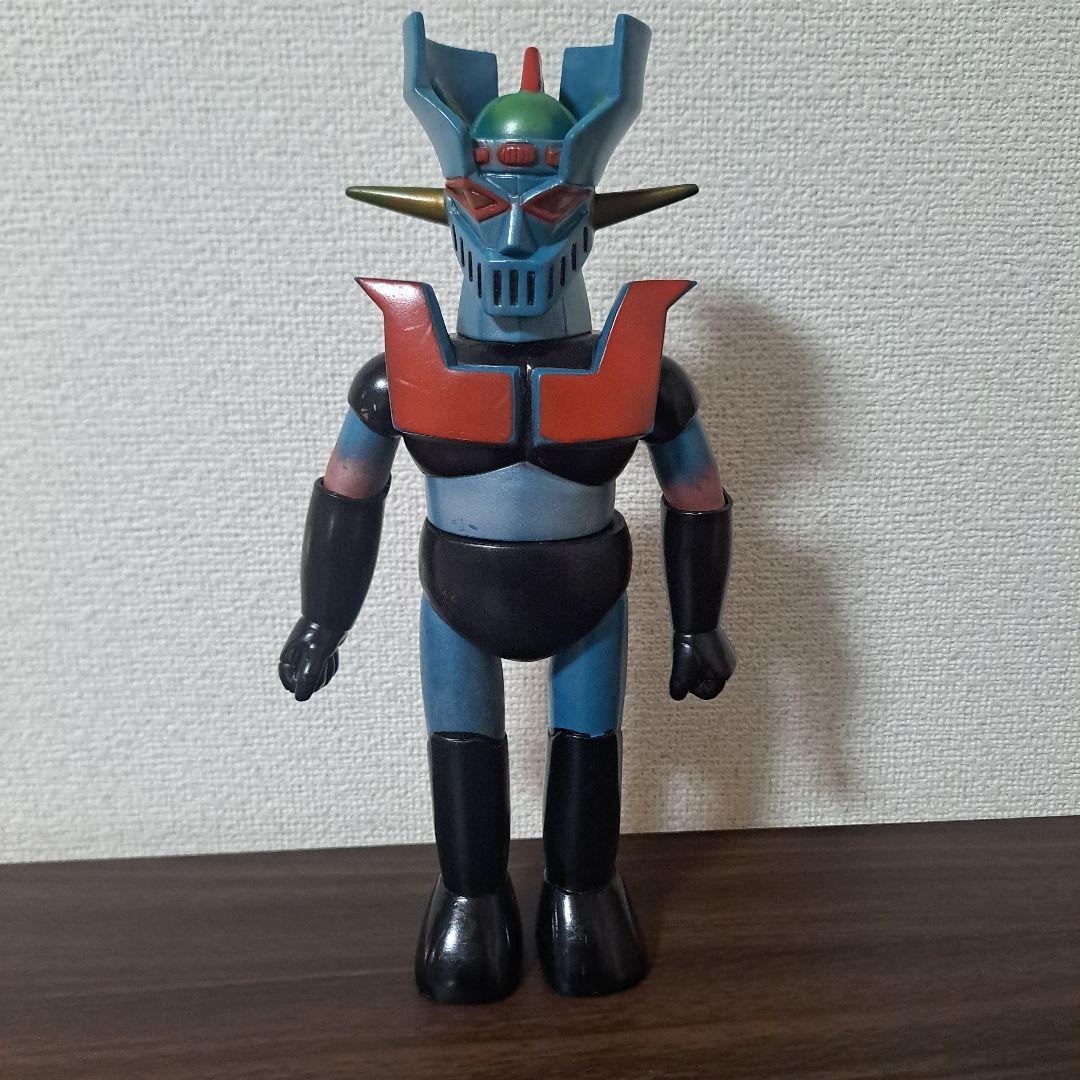 マジンガーZ　ソフビ　旧バンダイ　パンチ付き　当時　28.5㎝　年代物 マジンガーZ ソフビ 旧バンダイ パンチ付き 当時 28.5㎝ 年代物 - メルカリ