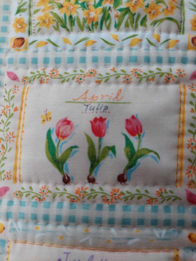 パッチワークタペストリー パッチワークキルト 四季の花 ハンドメイド