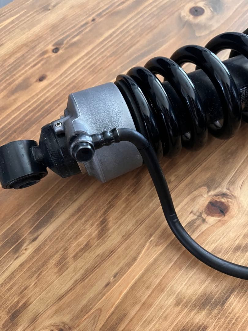 純正品】ハーレーM8ソフテイル用 トールリアショック - メルカリ