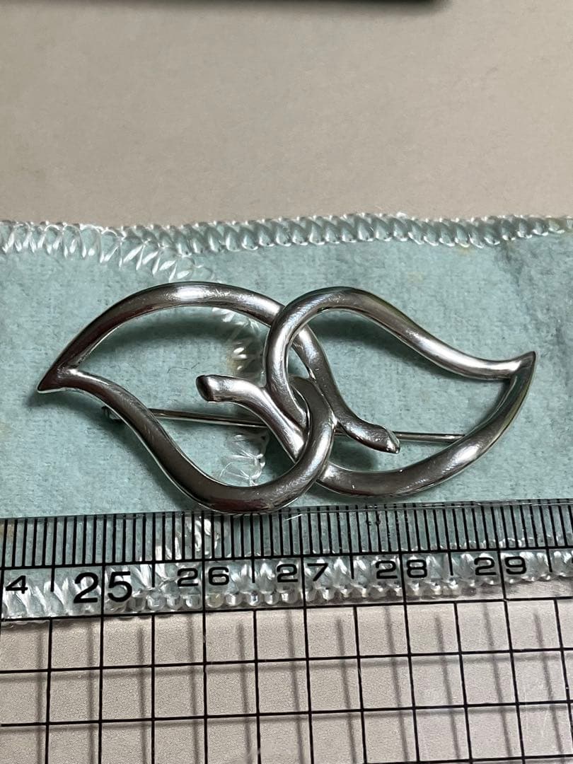 美品 Tiffany & Co. リーフブローチ - メルカリ