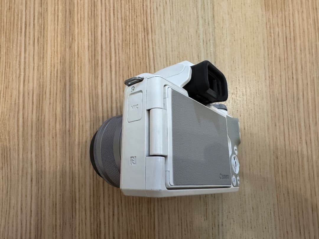 楽一番公式アカウント69 専用)Canon EOS Kiss M ホワイト - メルカリ