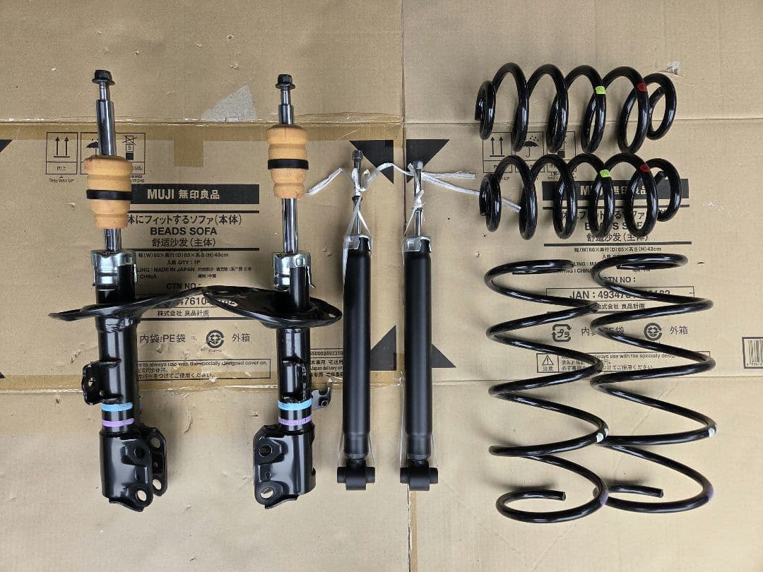 80系　エスクァイア　後期　純正　サスペンションキット(一式)　ノア　ヴォクシー 美品】トヨタ 80 ノア ヴォクシー 純正 サスペンション キット A0343