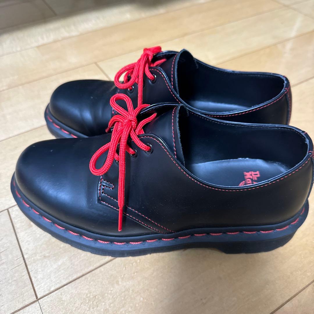 ドクターマーチン Dr.Martens 3ホール 赤ステッチ - メルカリ