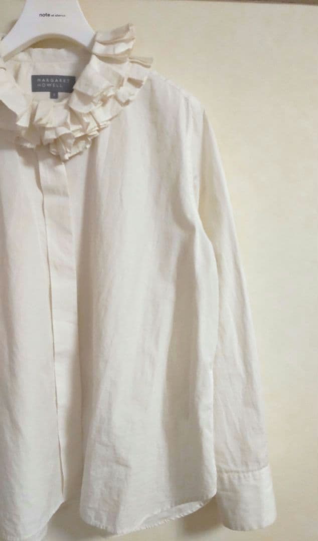 美品※マーガレットハウエル/2025年作・ラッフルフリルシャツ 実物