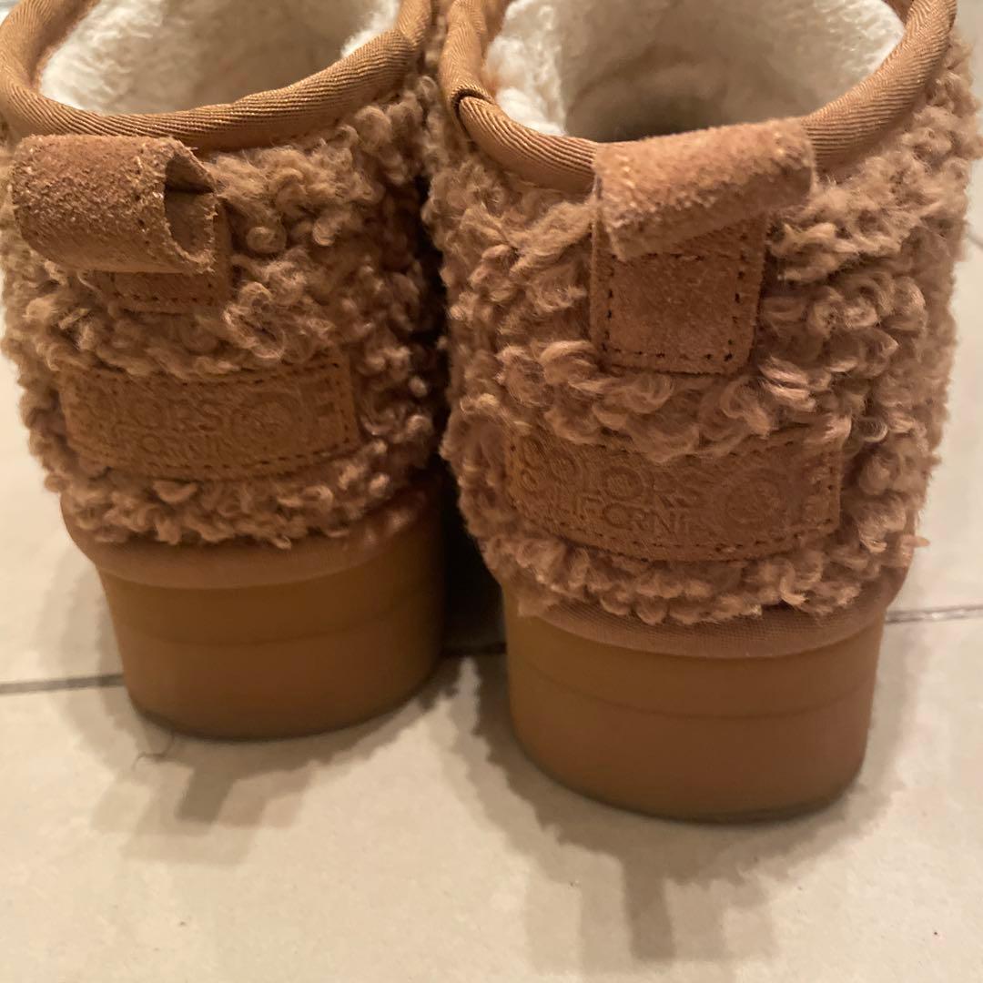 COLORS OF CALIFORNIA curly fake fur boot