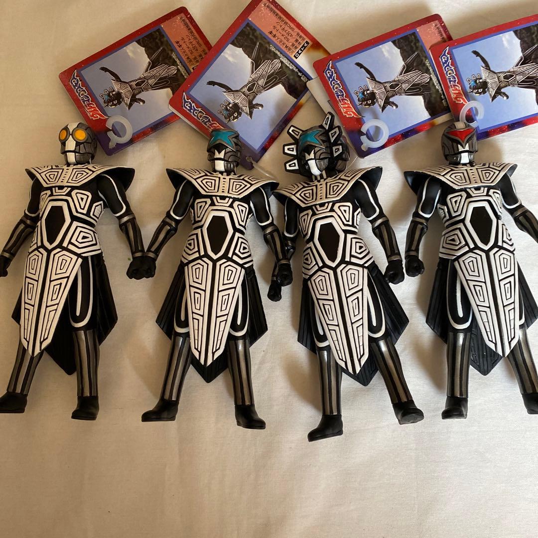 ウルトラマンコスモス三面異次元人ギギ 4体セット タグ付き - メルカリ