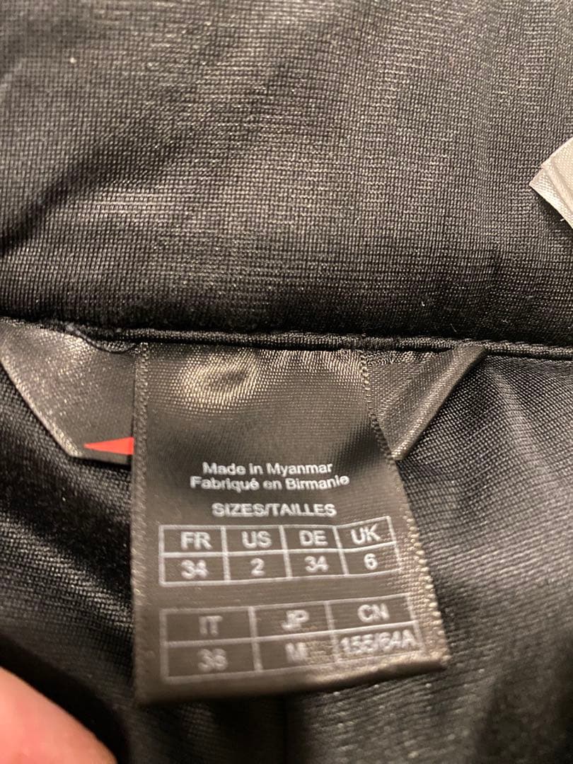 これはフランス発祥のアルパインブランド「Millet）のスノーウェアです