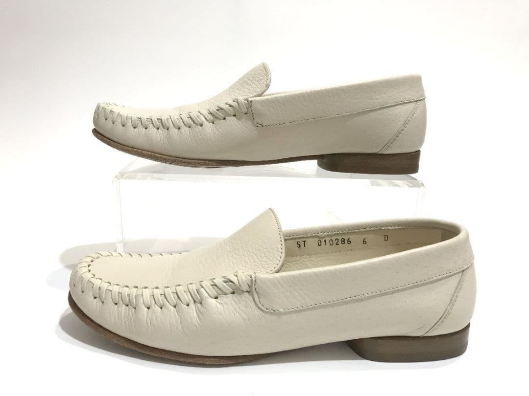 サルヴァトーレ フェラガモ パンプス ローファー ■ 本革 白系 23.5cm