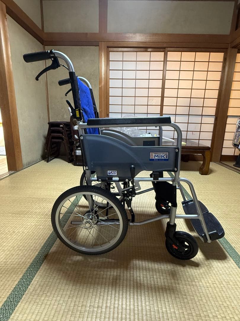 MIKI 車椅子 折りたたみ式 ネイビー 取扱説明書付き - メルカリ