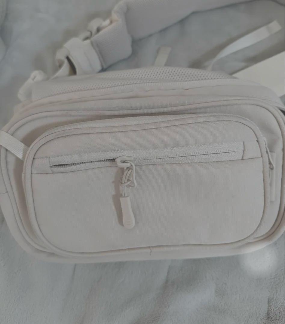 【値下げ！】POMULU ポムル ヒップシート アイボリー POMULU(ポムル)ヒップシートショルダーバッグ 6ヵ月～1歳2歳3歳4歳