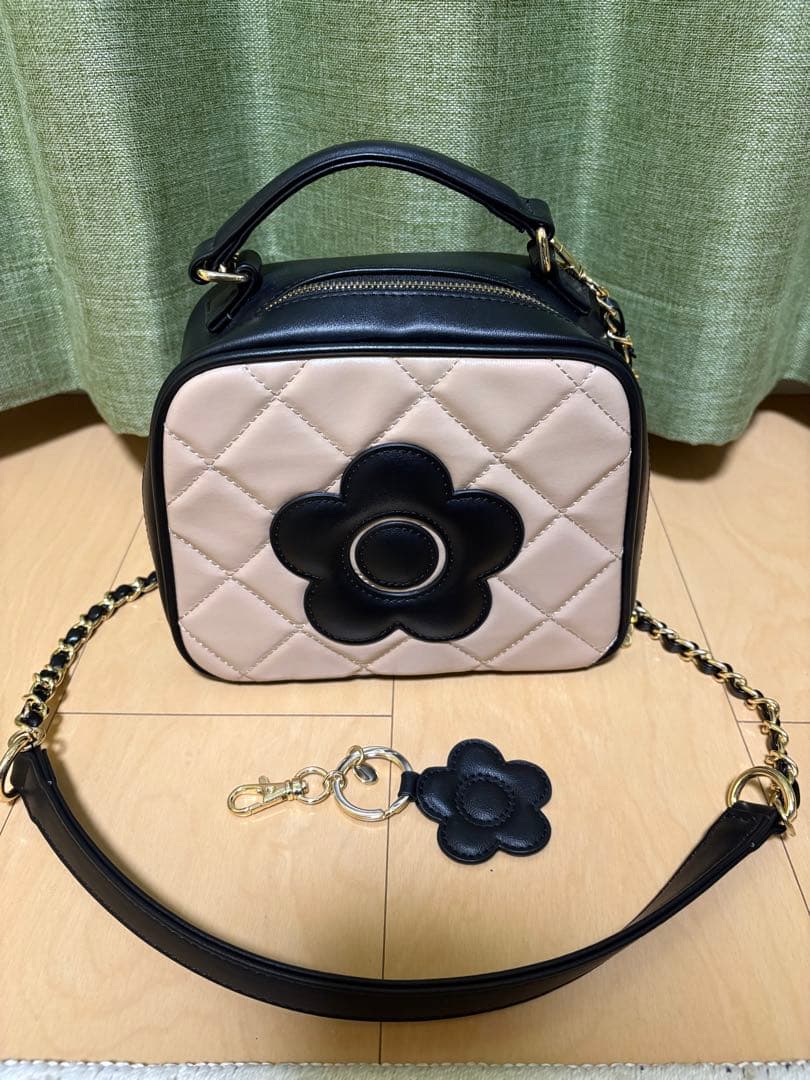 マリークヮント キルティング スクエアショルダーバッグ&キーホルダーセット MARY QUANT スクエアキルトデイジーパッチ2wayショルダー トート (MARY