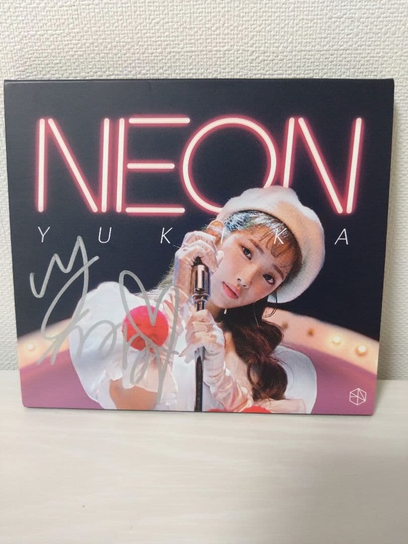 YUKIKA　寺本來可　韓国　NEON サイン入りCD 　LOONA 今月の少女 LOONA – UNIVERSAL MUSIC STORE