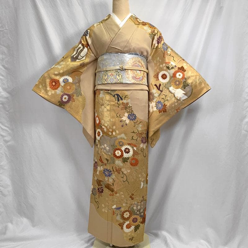 602mh69〇訪問着 金駒刺繍 金彩 ベージュ 菊 花〇美品 - メルカリ