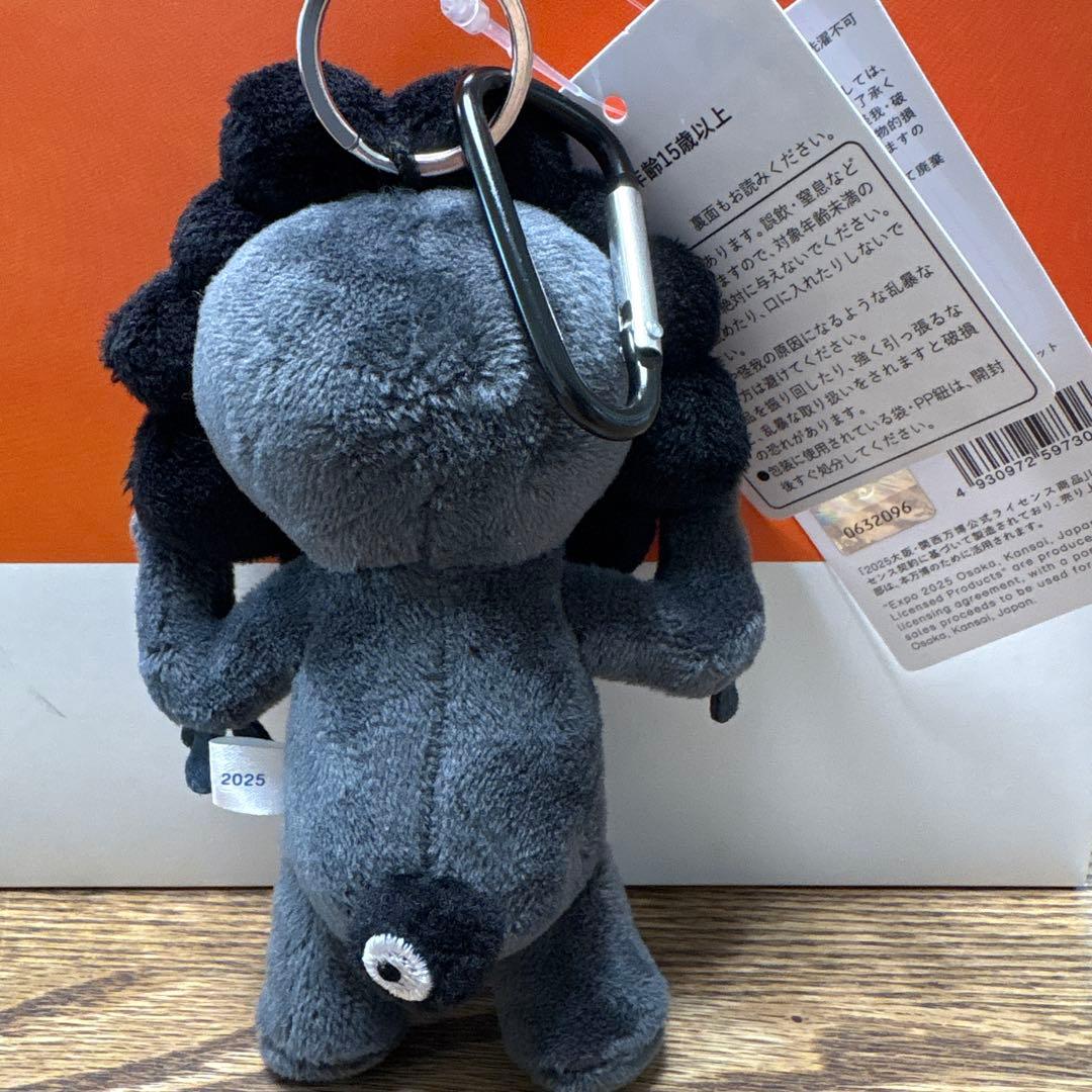新品タグ付き】黒ブラックミャクミャク カラビナ付き （たちバージョン