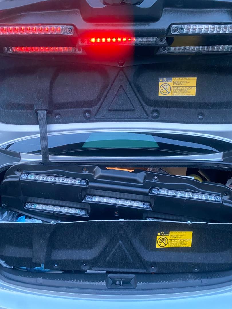 200クラウン 覆面パトカー トランクパトライト 警察グッズ - メルカリ