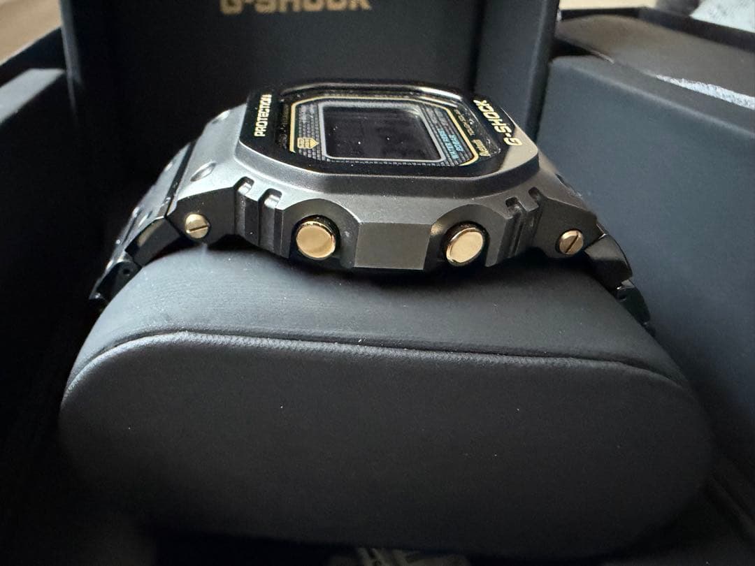 G*K様 [UK10830]G-SHOCKフルメタルチタン GMW-B5000T 新開発のチタン合金