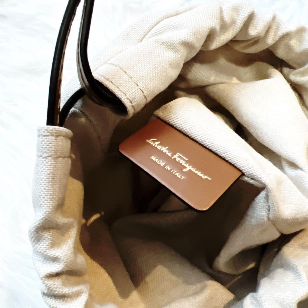 美品 サルバトーレフェラガモ かご バケツ バッグ ショルダー